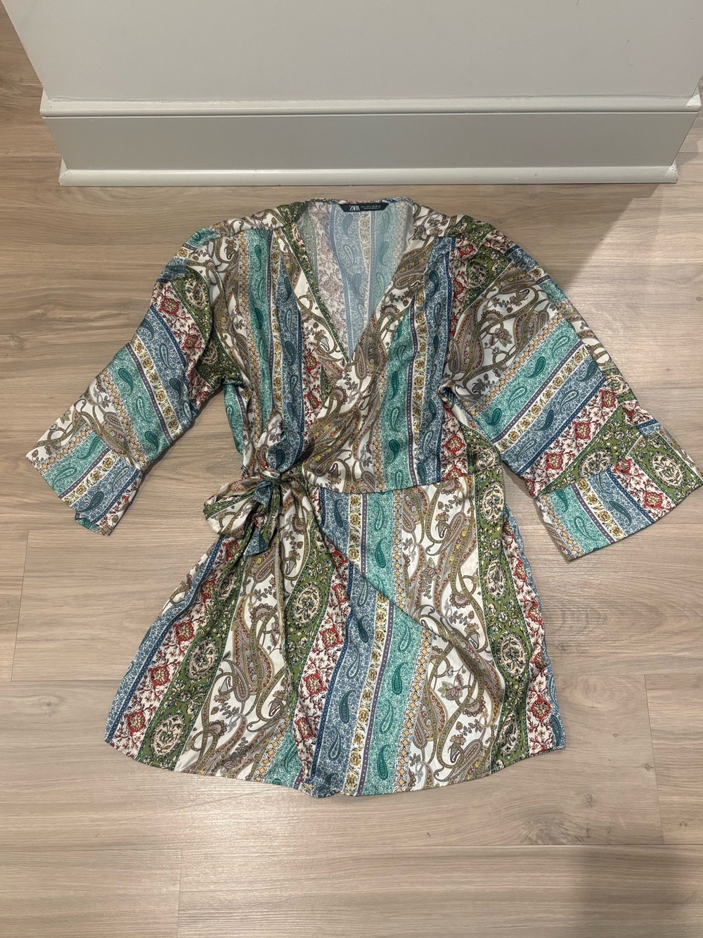 Scarved patterned textile - Picture 3 of 5